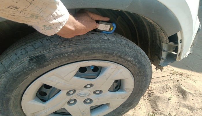 2021 Hyundai VENUE S 1.2, Petrol, Manual, 33,366 km, tyre