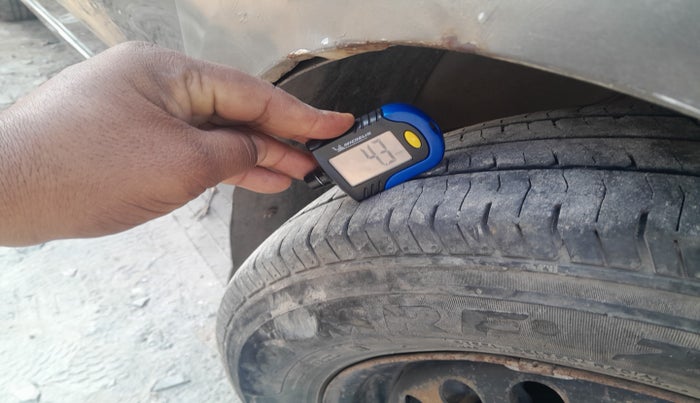 2014 Chevrolet Enjoy 1.4 LS 8 STR, Petrol, Manual, 82,240 km, tyre