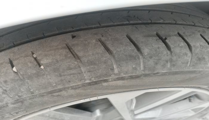 2023 Hyundai Verna SX (O) 1.5 MPI MT, Petrol, Manual, 42,677 km, tyre