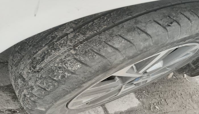 2023 Hyundai Verna SX (O) 1.5 MPI MT, Petrol, Manual, 42,677 km, tyre