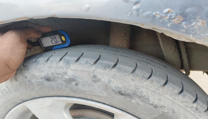 2015 Maruti Celerio ZXI, Petrol, Manual, 2,61,568 km, tyre