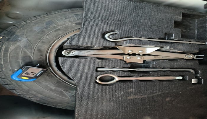 2020 Honda Jazz 1.2L I-VTEC ZX CVT, Petrol, Automatic, 1,22,928 km, tyre