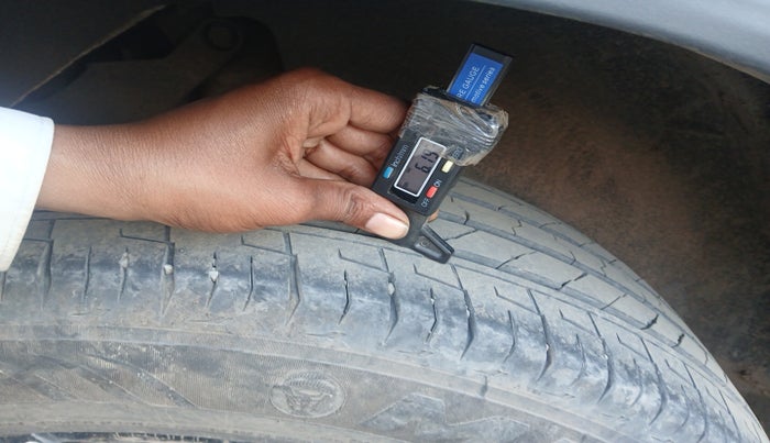 2023 Tata Safari ADVENTURE PLUS DARK EDITION AT, Diesel, Automatic, 14,331 km, tyre