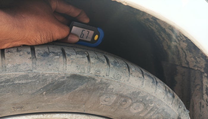 2017 Maruti Swift ZDI, Diesel, Manual, 1,30,438 km, tyre