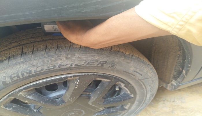 2017 Maruti Vitara Brezza VDI (O), Diesel, Manual, 1,05,394 km, tyre