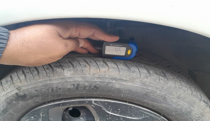 2016 Maruti Swift Dzire LXI (O), Petrol, Manual, 99,385 km, tyre