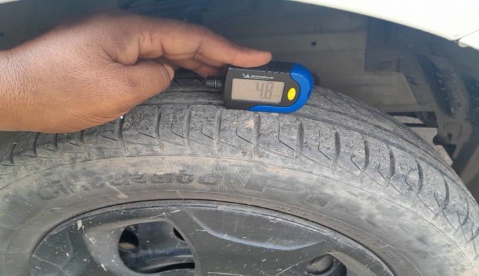 2016 Maruti Swift Dzire LXI (O), Petrol, Manual, 99,385 km, tyre