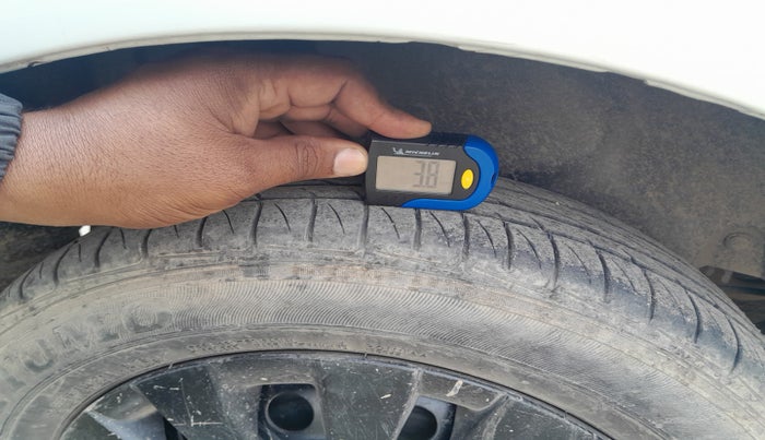 2016 Maruti Swift Dzire LXI (O), Petrol, Manual, 99,385 km, tyre