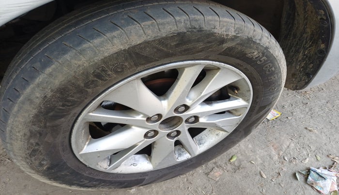 2019 Toyota Innova Crysta 2.4 VX 8 STR, Diesel, Manual, 1,01,771 km, tyre