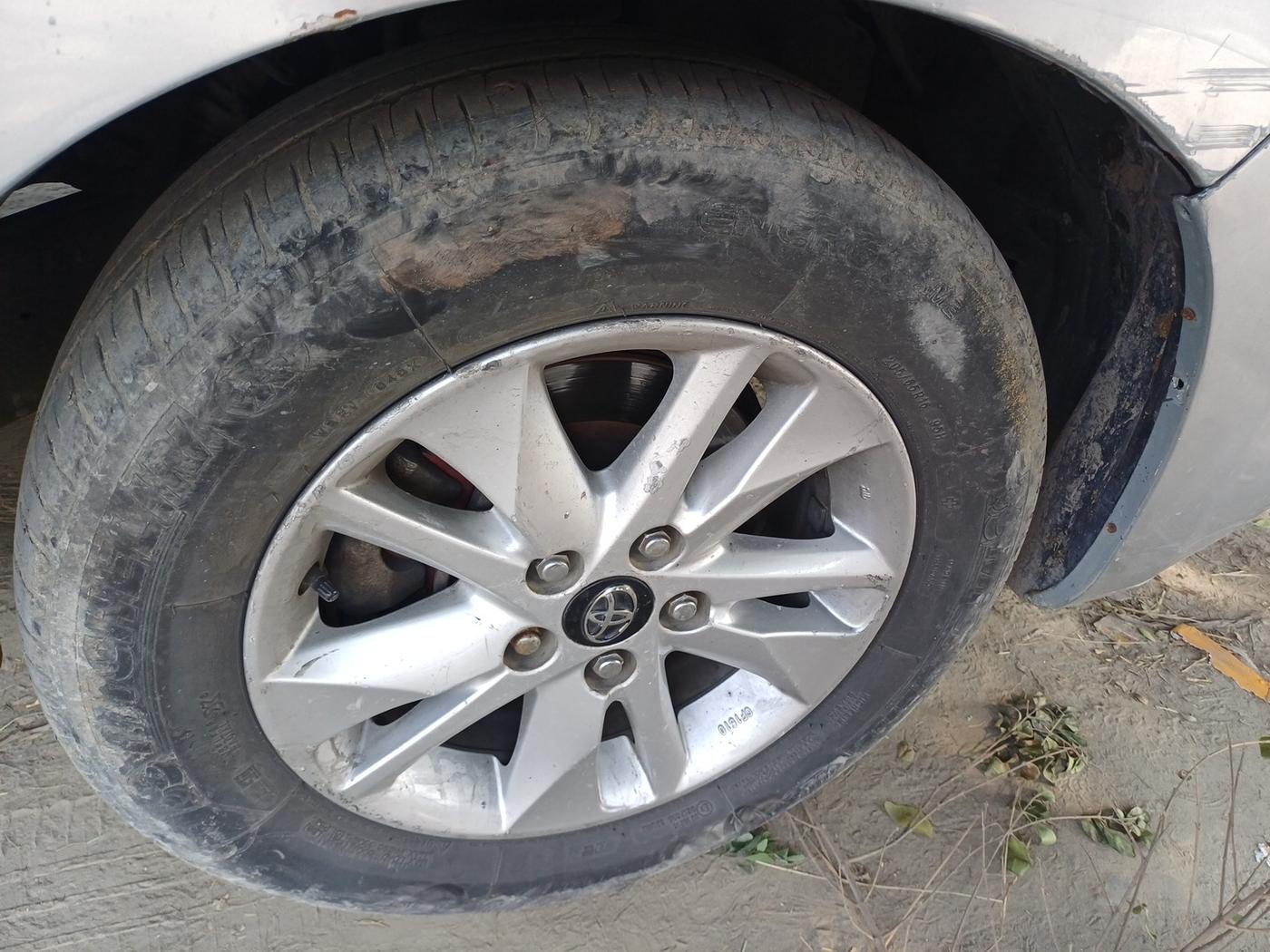 2019 Toyota Innova Crysta 2.4 VX 8 STR, Diesel, Manual, 1,01,771 km, tyre