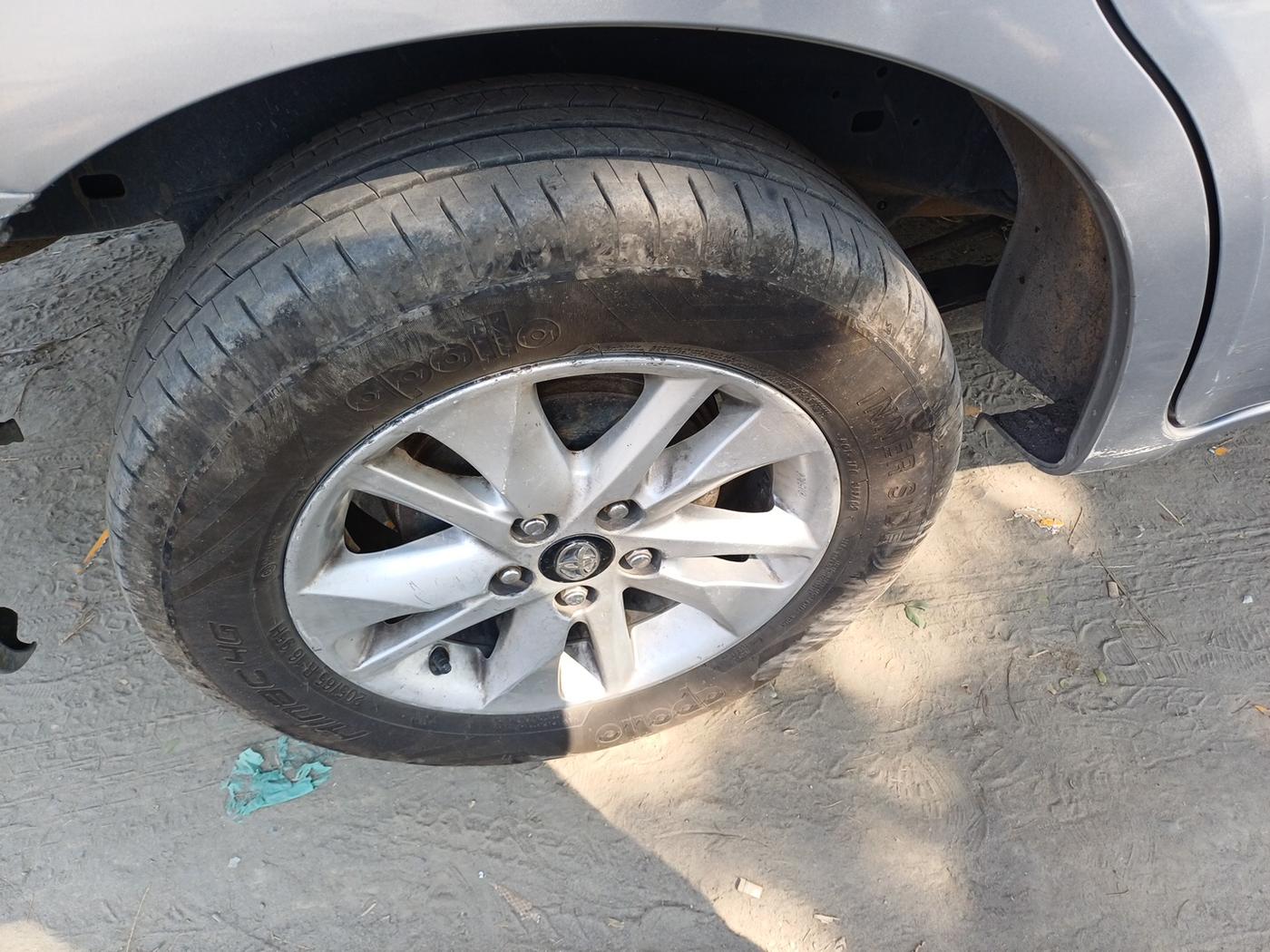 2019 Toyota Innova Crysta 2.4 VX 8 STR, Diesel, Manual, 1,01,771 km, tyre