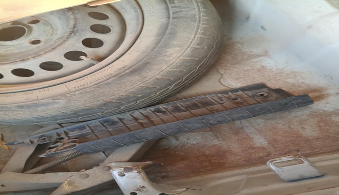 2016 Hyundai Xcent S 1.1 CRDI, Diesel, Manual, 1,92,665 km, tyre