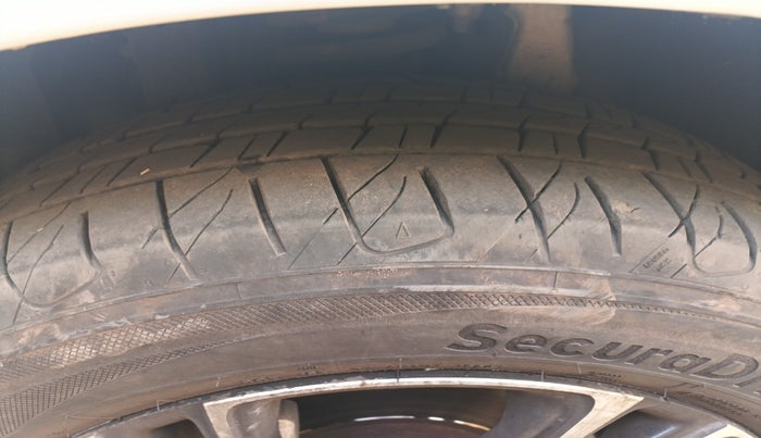 2018 Mahindra MARAZZO M8 7 STR, Diesel, Manual, 1,09,357 km, tyre