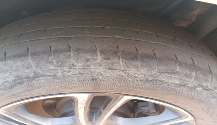 2018 Mahindra MARAZZO M8 7 STR, Diesel, Manual, 1,09,357 km, tyre