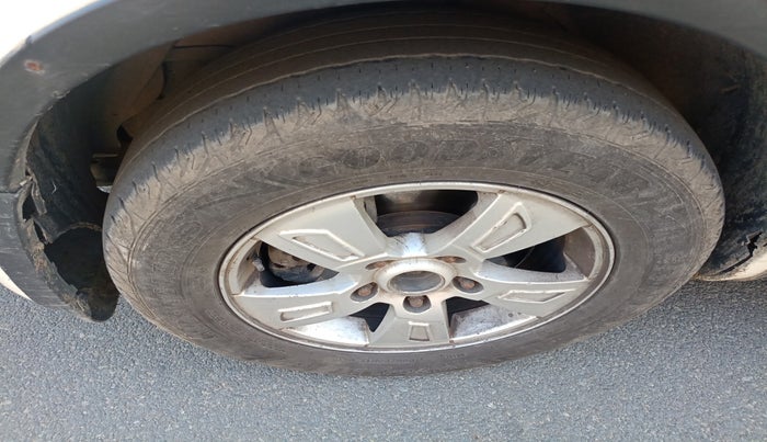 2015 Mahindra XUV500 W8, Diesel, Manual, 1,35,331 km, tyre