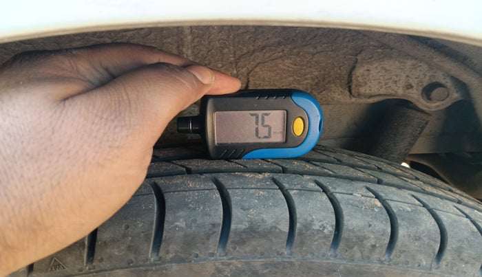 2015 Maruti Wagon R 1.0 VXI, Petrol, Manual, 87,726 km, tyre