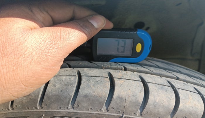 2015 Maruti Wagon R 1.0 VXI, Petrol, Manual, 87,726 km, tyre