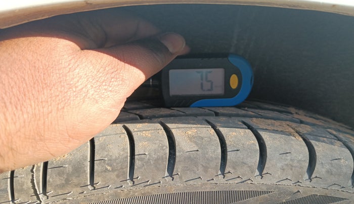 2015 Maruti Wagon R 1.0 VXI, Petrol, Manual, 87,726 km, tyre