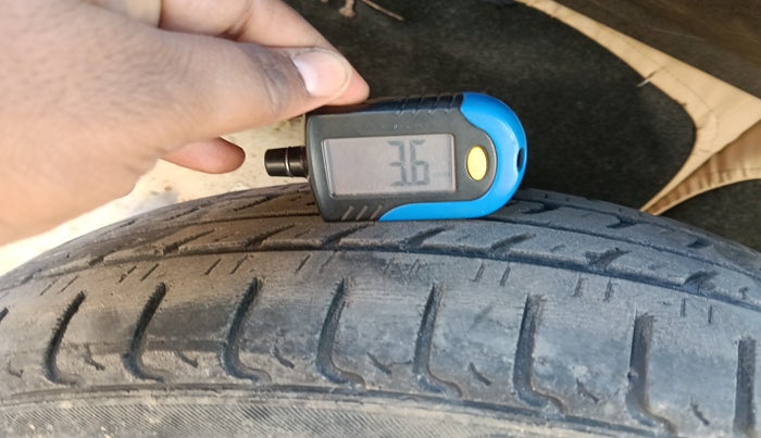 2015 Maruti Wagon R 1.0 VXI, Petrol, Manual, 87,726 km, tyre