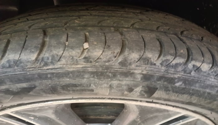 2016 Hyundai Creta SX 1.6 DIESEL, Diesel, Manual, 1,03,895 km, tyre