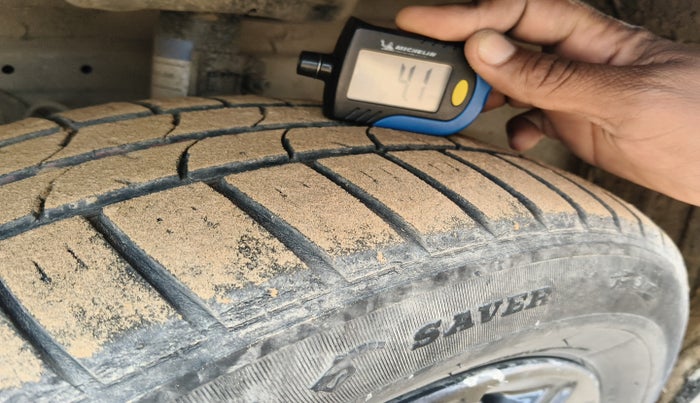 2017 Maruti Swift Dzire ZXI, Petrol, Manual, 1,07,017 km, tyre