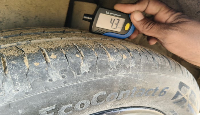 2017 Maruti Swift Dzire ZXI, Petrol, Manual, 1,07,017 km, tyre