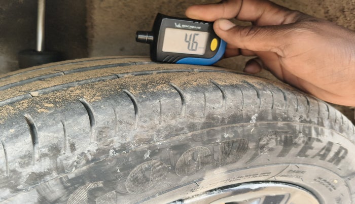 2017 Maruti Swift Dzire ZXI, Petrol, Manual, 1,07,017 km, tyre