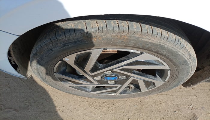 2024 Hyundai NEW I20 ASTA (O) 1.2 MT, Petrol, Manual, 21,250 km, tyre