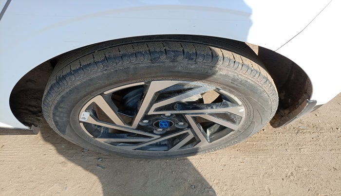 2024 Hyundai NEW I20 ASTA (O) 1.2 MT, Petrol, Manual, 21,250 km, tyre