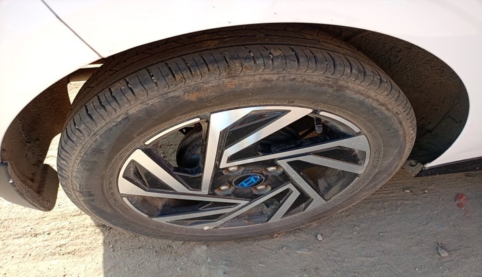 2024 Hyundai NEW I20 ASTA (O) 1.2 MT, Petrol, Manual, 21,250 km, tyre