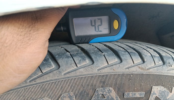 2010 Hyundai i10 MAGNA 1.2, Petrol, Manual, 1,63,375 km, tyre