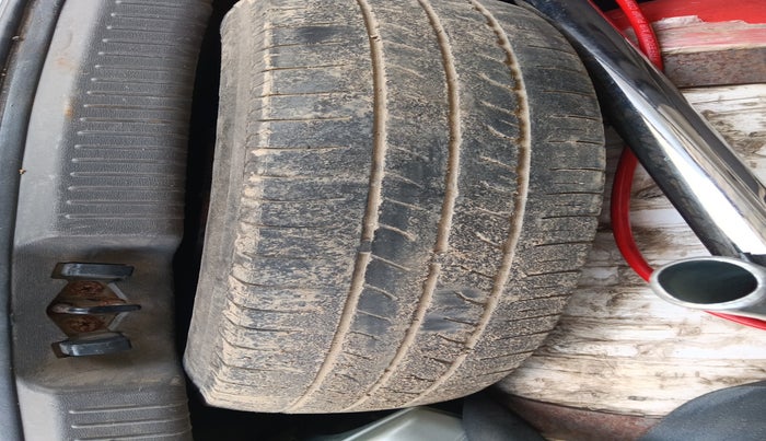 2010 Hyundai i10 MAGNA 1.2, Petrol, Manual, 1,63,375 km, tyre