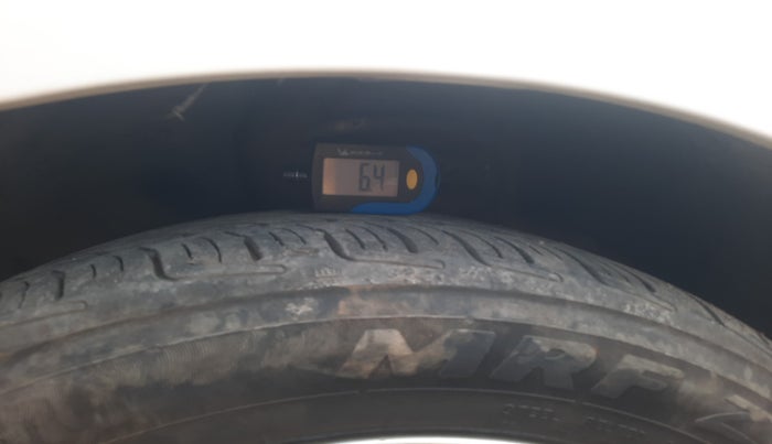 2010 Volkswagen Vento HIGHLINE 1.6 MPI, Petrol, Manual, 1,05,179 km, tyre