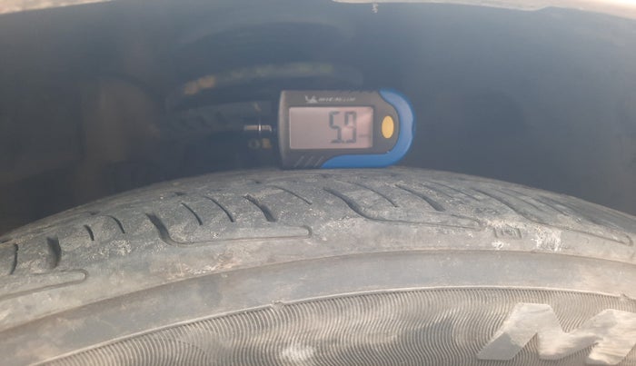 2010 Volkswagen Vento HIGHLINE 1.6 MPI, Petrol, Manual, 1,05,179 km, tyre