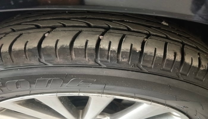 2018 Toyota Camry HYBRID, Hybrid, Automatic, 1,42,056 km, tyre