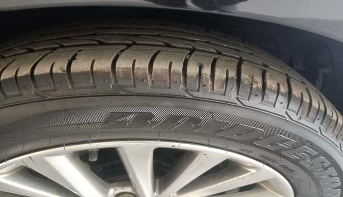 2018 Toyota Camry HYBRID, Hybrid, Automatic, 1,42,056 km, tyre