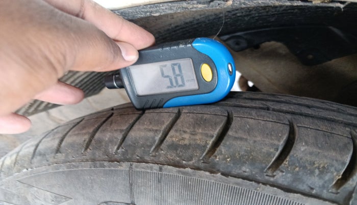 2015 Hyundai Eon ERA +, Petrol, Manual, 1,04,791 km, tyre