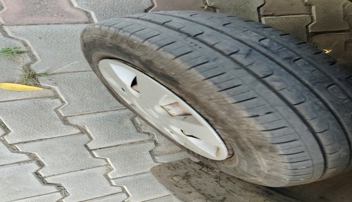 2013 Maruti Wagon R 1.0 LXI CNG, Petrol, Manual, 1,72,362 km, tyre