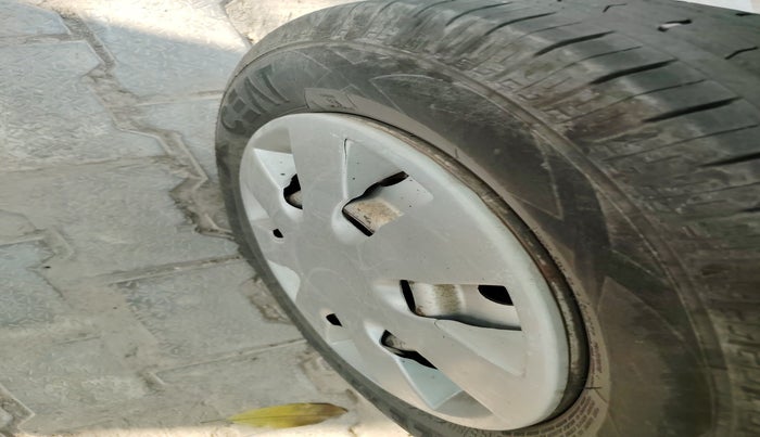 2013 Maruti Wagon R 1.0 LXI CNG, Petrol, Manual, 1,72,362 km, tyre