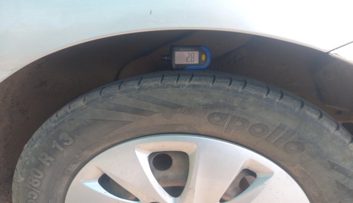 2011 Hyundai i10 MAGNA 1.2, Petrol, Manual, 1,41,487 km, tyre