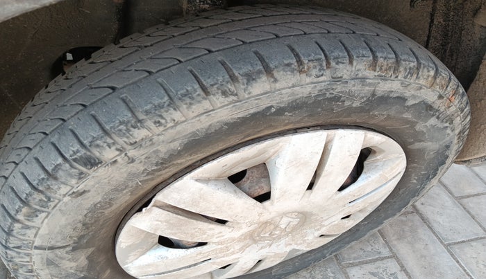 2015 Maruti Alto 800 LXI, Petrol, Manual, 1,76,698 km, tyre