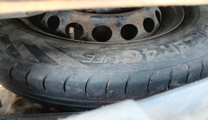 2015 Maruti Alto 800 LXI, Petrol, Manual, 1,76,698 km, tyre