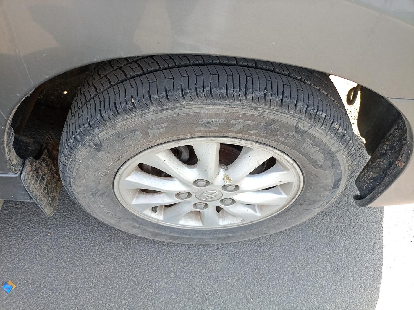 2013 Toyota Innova 2.5 VX 7 STR, Diesel, Manual, 75,273 km, tyre