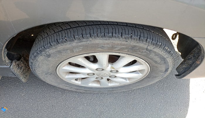 2013 Toyota Innova 2.5 VX 7 STR, Diesel, Manual, 75,258 km, tyre