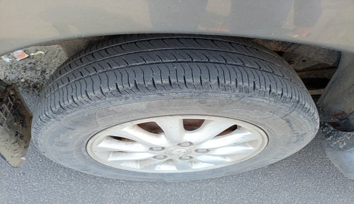 2013 Toyota Innova 2.5 VX 7 STR, Diesel, Manual, 75,258 km, tyre