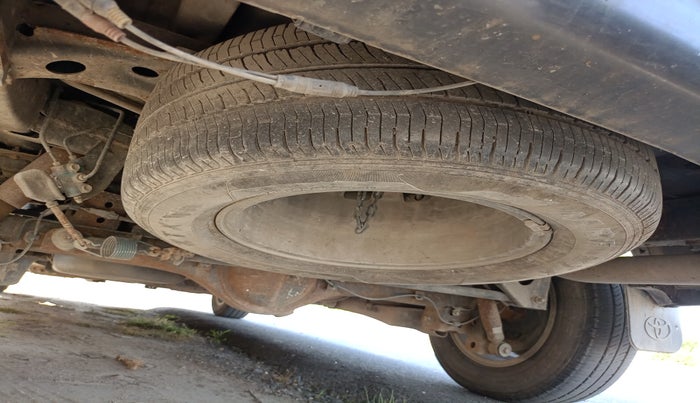 2013 Toyota Innova 2.5 VX 7 STR, Diesel, Manual, 75,258 km, tyre