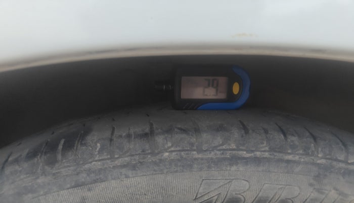 2011 Toyota Etios V, Petrol, Manual, 1,55,595 km, tyre