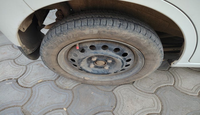 2015 Maruti Wagon R 1.0 VXI, Petrol, Manual, 87,694 km, tyre