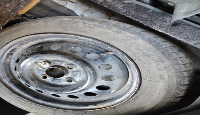 2015 Maruti Wagon R 1.0 VXI, Petrol, Manual, 87,694 km, tyre