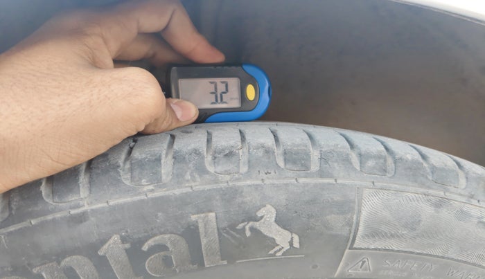 2017 Skoda Rapid STYLE 1.6 MPI, Petrol, Manual, 1,04,402 km, tyre